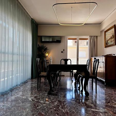 Happy Place! Big, Bright & Central - Ideal For Families And Groups Of Friends Patras Esterno foto